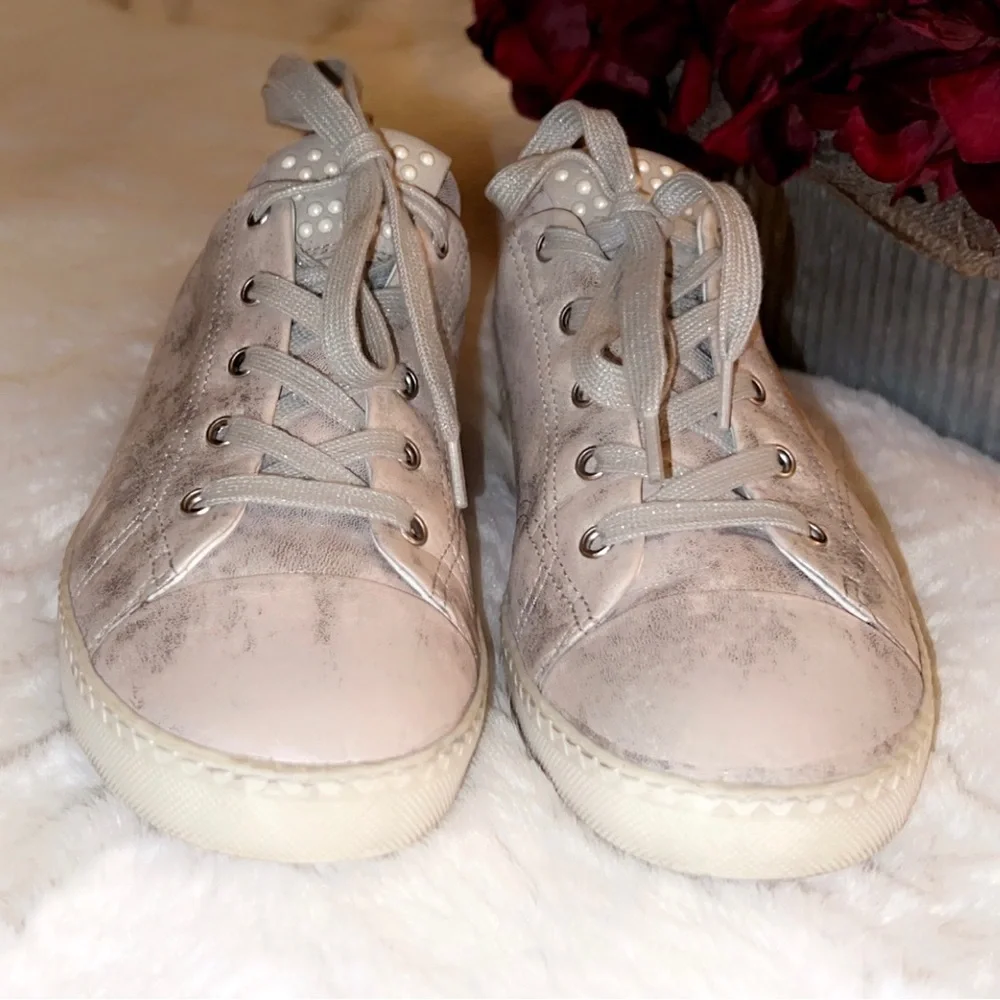 PAUL GREEN Silver Leather Pearl Stud Sneaker
